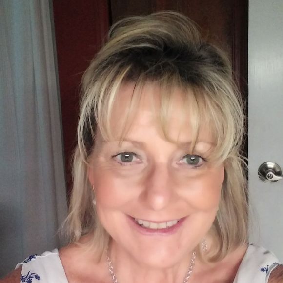 Meet your Posher, Debi - Picture 1 of 1